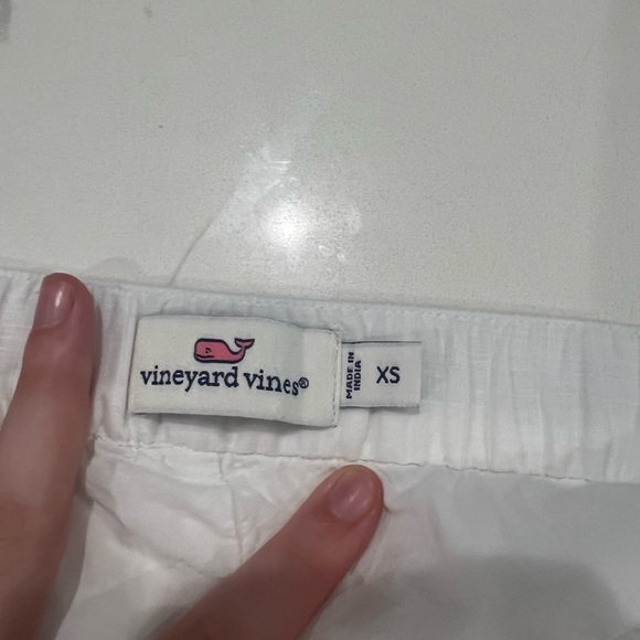White XS Vineyard Vines Shorts - Picture 3 of 3
